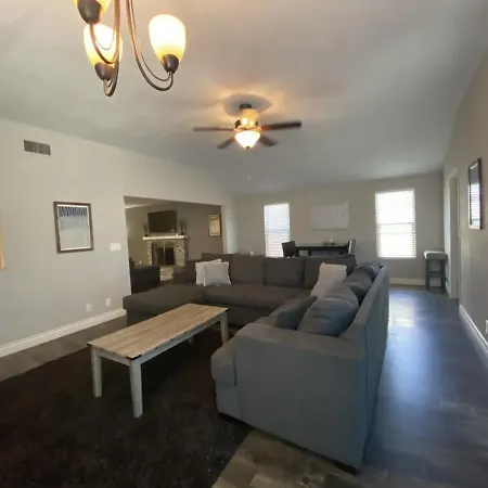 Family Haven With Spacious Yard Holiday home Garden Grove