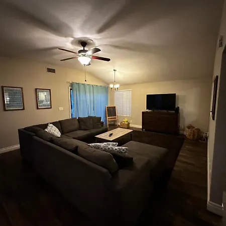 Holiday home Family Haven With Spacious Yard *