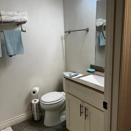 Holiday home Family Haven With Spacious Yard Garden Grove
