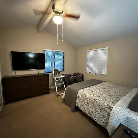 Holiday home Family Haven With Spacious Yard *