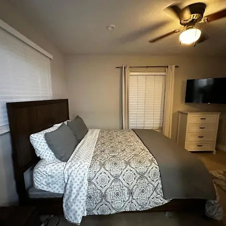 Holiday home Family Haven With Spacious Yard Garden Grove