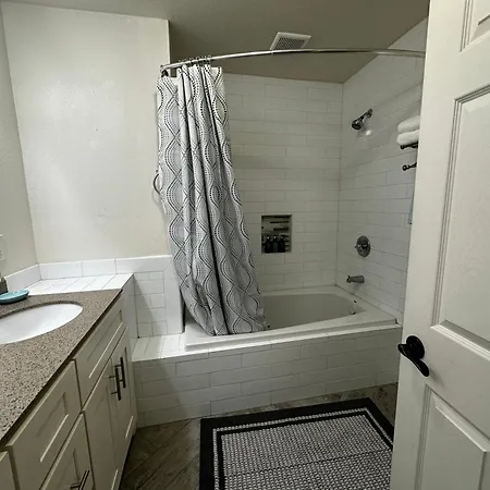 Family Haven With Spacious Yard * Garden Grove